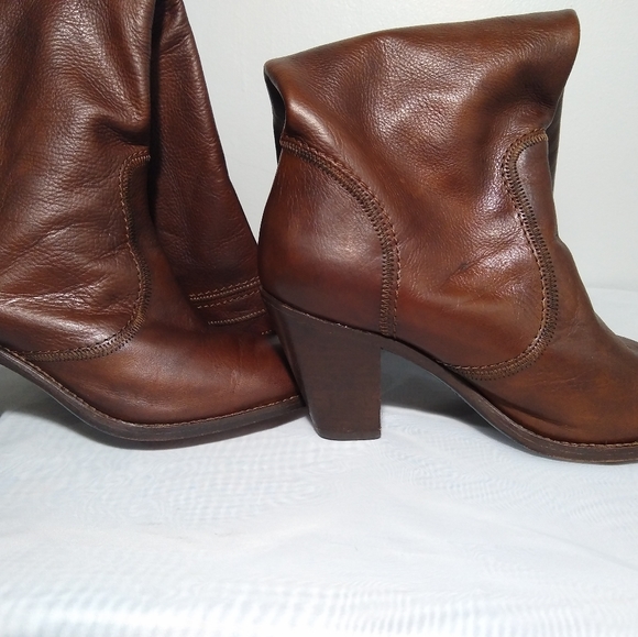 Frye Women's Western Distressed Brown Boots 8B - Picture 8 of 8